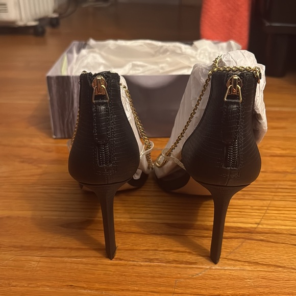 JLO DEBBYE women’s heels size 7 new in box
Never used. - Picture 5 of 5